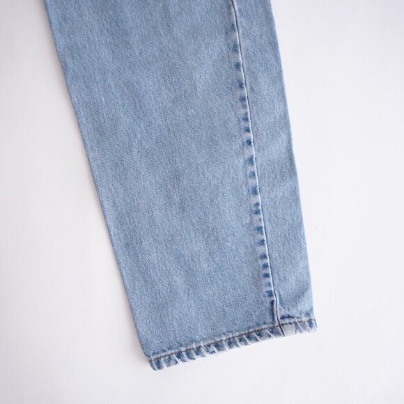 Vintage '90s Levi's 550 Relax Fit Light Wash 100% Cotton 36X34 Button Code 748 - Picture 13 of 16